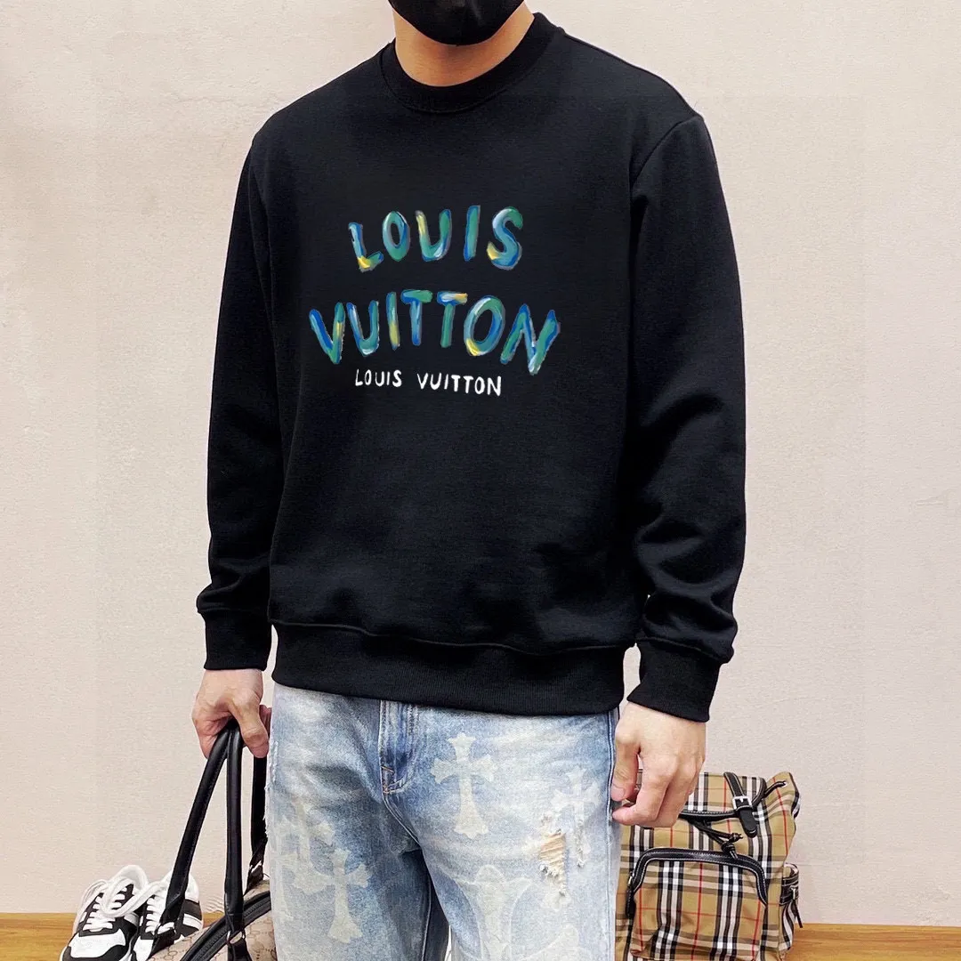 🅿️220 brand [LV Louis Vuitton] (good news for fat people) 2025ss autumn latest long-sleeved round-neck sweatshirt, on sale simultaneously on the official website. Refreshing and breathable. Made of top Tencel Roman. Comfortable and soft. 3D three-dimensional clarity. Super fashion sense. Great for gifting and keeping for yourself. Size: M-5XL (can wear up to 220 pounds)